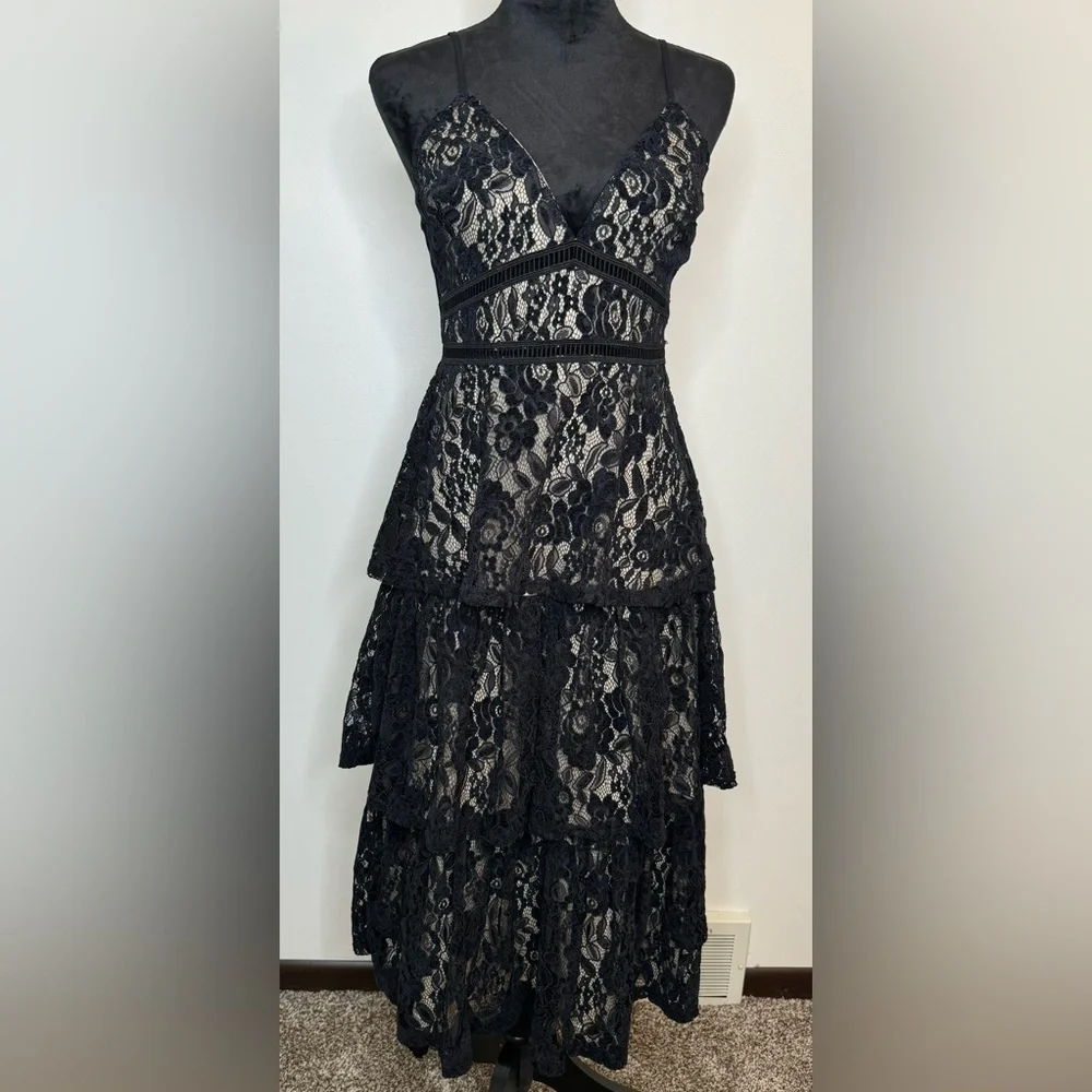 Lulu’s Women’s Pass Me the Prosecco Black Velvet Lace Tiered Midi Dress Size S - Picture 5 of 10